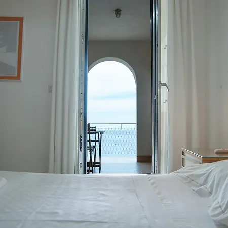Πανσιόν Mediterraneo 3*